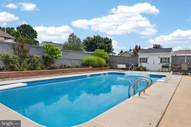 695 SUE DR, Lititz, PA 17543