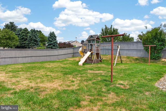 695 SUE DR, Lititz, PA 17543
