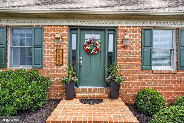 695 SUE DR, Lititz, PA 17543