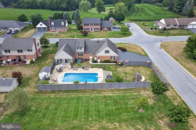 695 SUE DR, Lititz, PA 17543