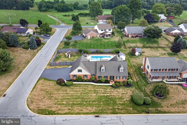 695 SUE DR, Lititz, PA 17543