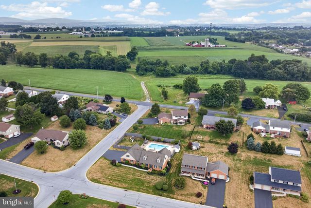 695 SUE DR, Lititz, PA 17543