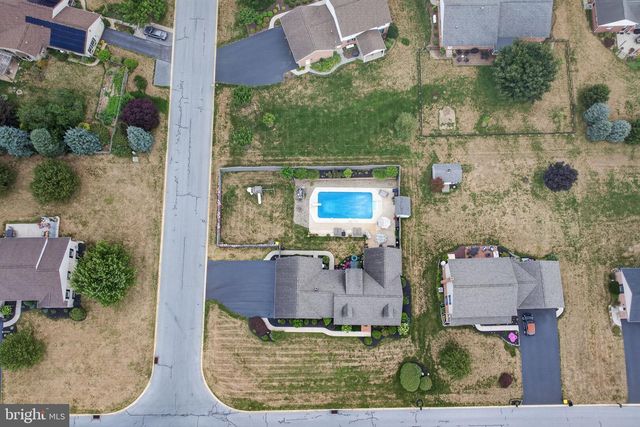 695 SUE DR, Lititz, PA 17543