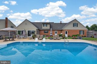 695 SUE DR, Lititz, PA 17543