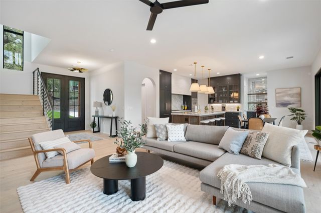2212 Trailside DR, Austin, TX 78704