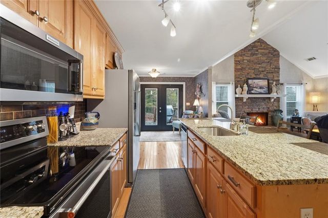 6117 Misty Valley SE Drive, Acworth, GA 30102