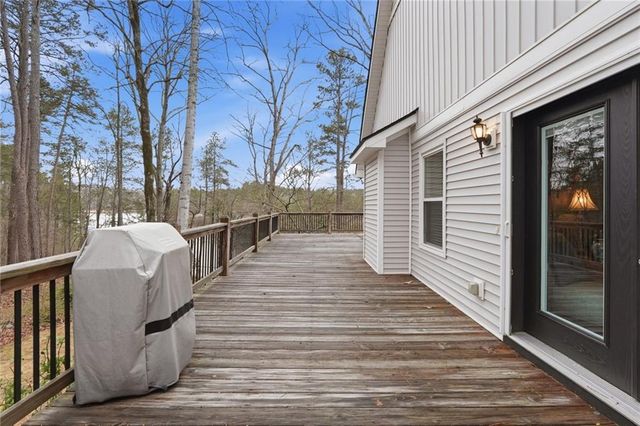 6117 Misty Valley SE Drive, Acworth, GA 30102