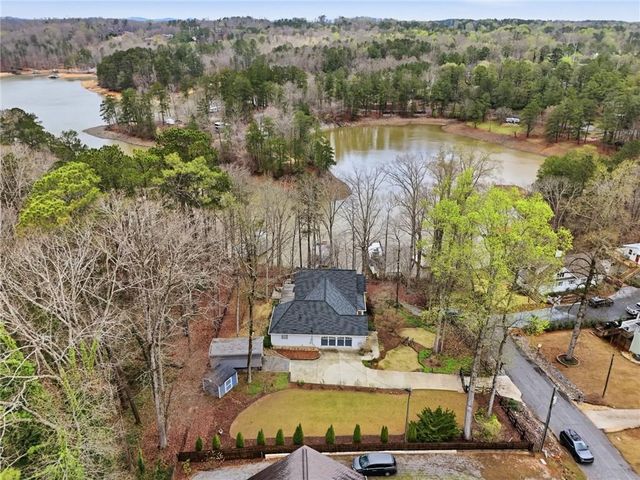 6117 Misty Valley SE Drive, Acworth, GA 30102