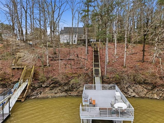 6117 Misty Valley SE Drive, Acworth, GA 30102