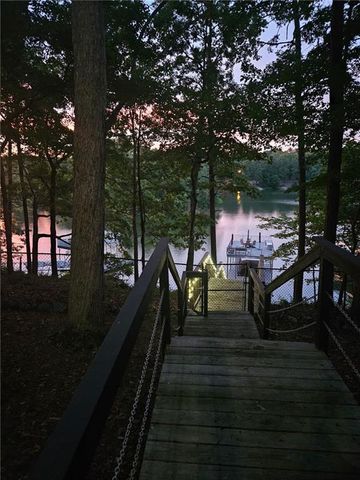 6117 Misty Valley SE Drive, Acworth, GA 30102