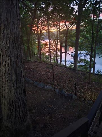 6117 Misty Valley SE Drive, Acworth, GA 30102