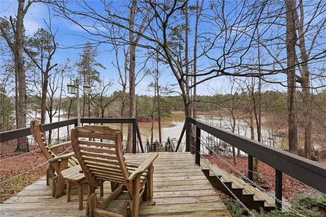 6117 Misty Valley SE Drive, Acworth, GA 30102