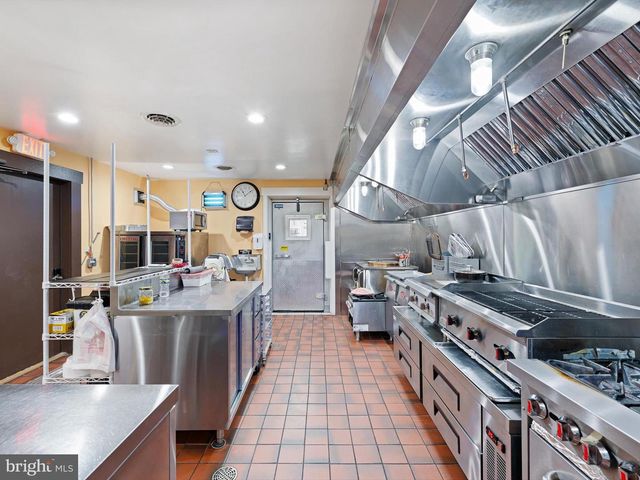 484 N DUPONT HWY, Dover, DE 19901