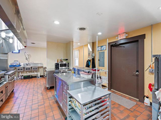 484 N DUPONT HWY, Dover, DE 19901