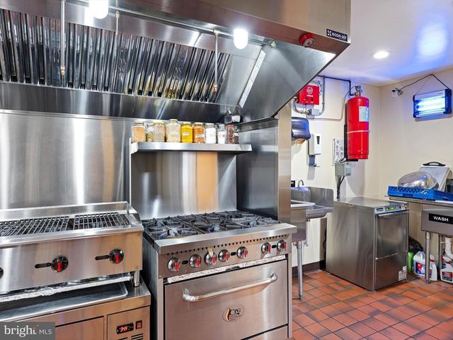 484 N DUPONT HWY, Dover, DE 19901