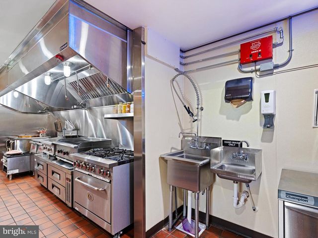 484 N DUPONT HWY, Dover, DE 19901