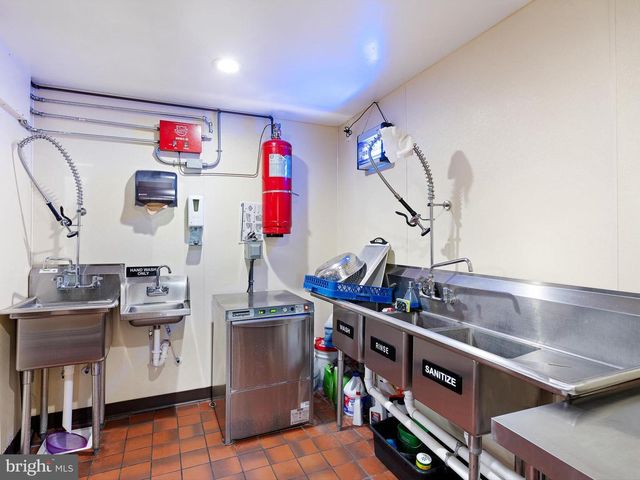 484 N DUPONT HWY, Dover, DE 19901