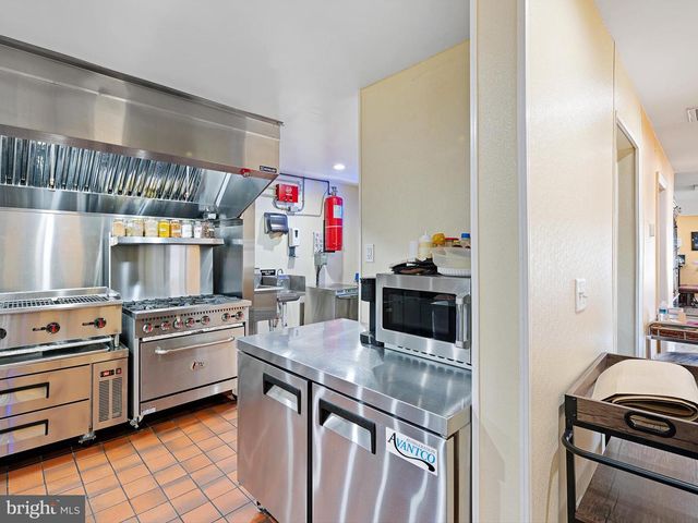 484 N DUPONT HWY, Dover, DE 19901