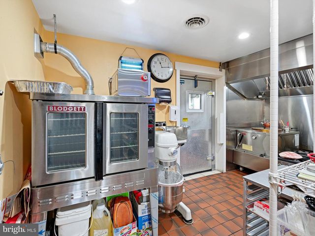 484 N DUPONT HWY, Dover, DE 19901