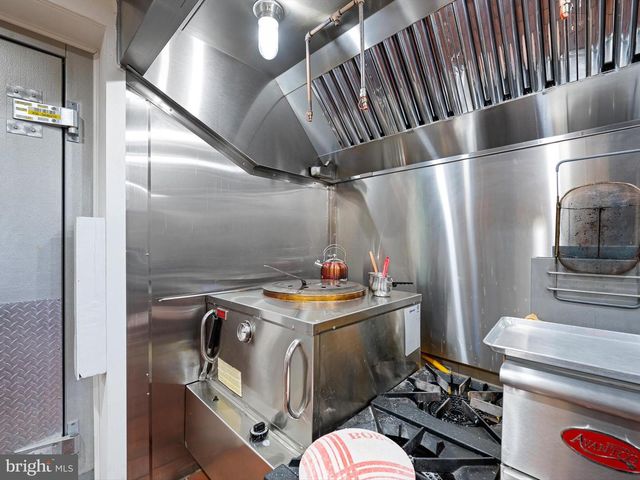 484 N DUPONT HWY, Dover, DE 19901