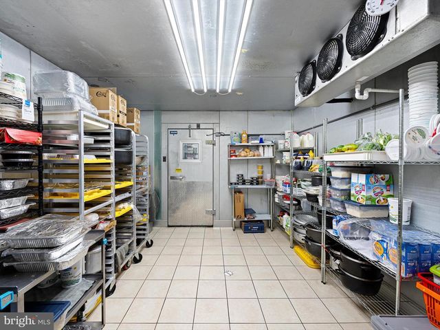 484 N DUPONT HWY, Dover, DE 19901