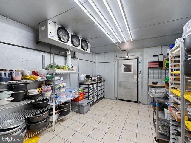 484 N DUPONT HWY, Dover, DE 19901