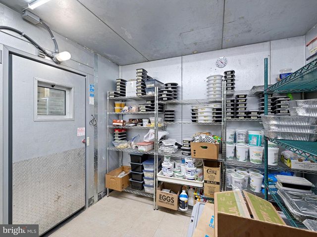 484 N DUPONT HWY, Dover, DE 19901