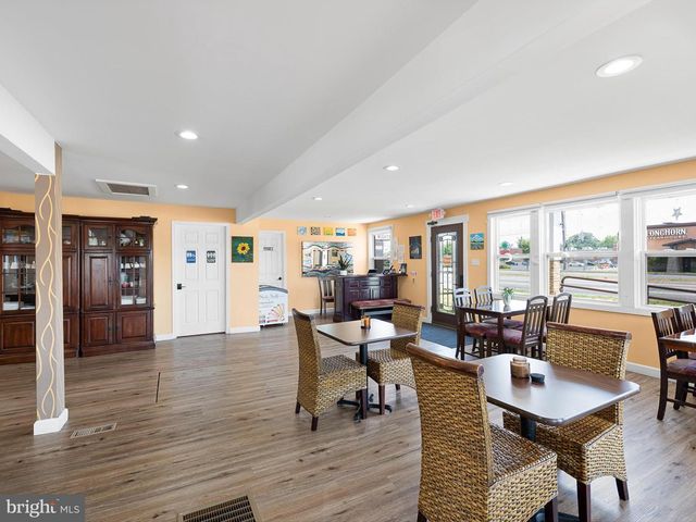 484 N DUPONT HWY, Dover, DE 19901