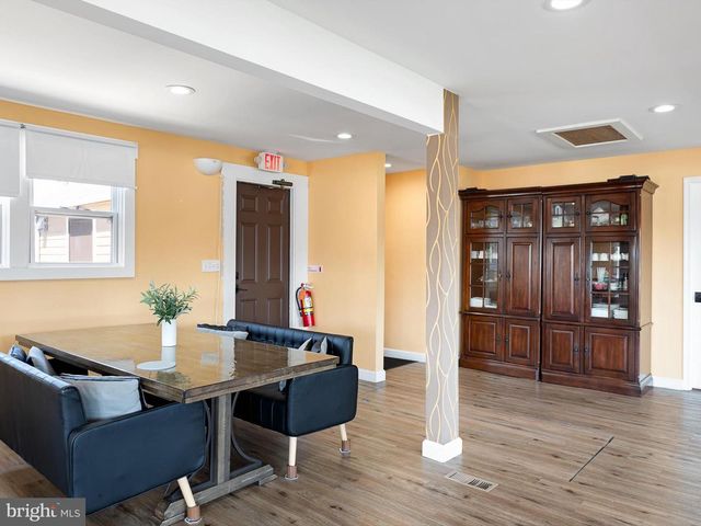 484 N DUPONT HWY, Dover, DE 19901