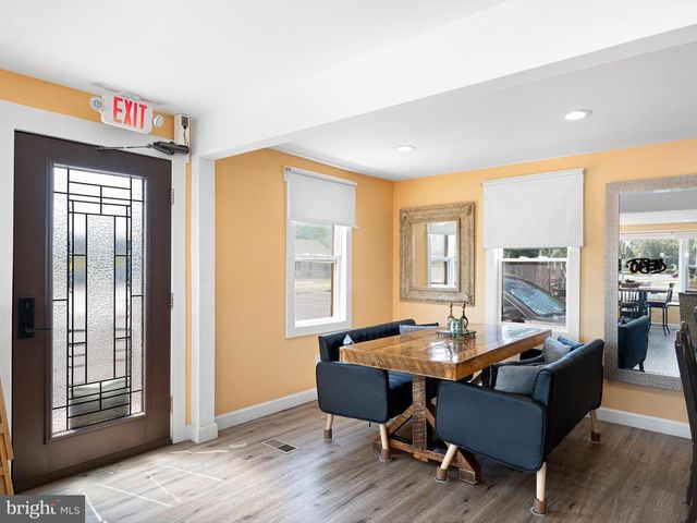 484 N DUPONT HWY, Dover, DE 19901