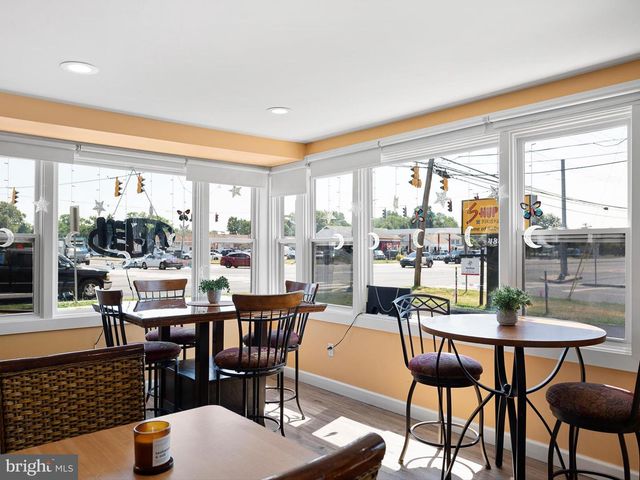 484 N DUPONT HWY, Dover, DE 19901