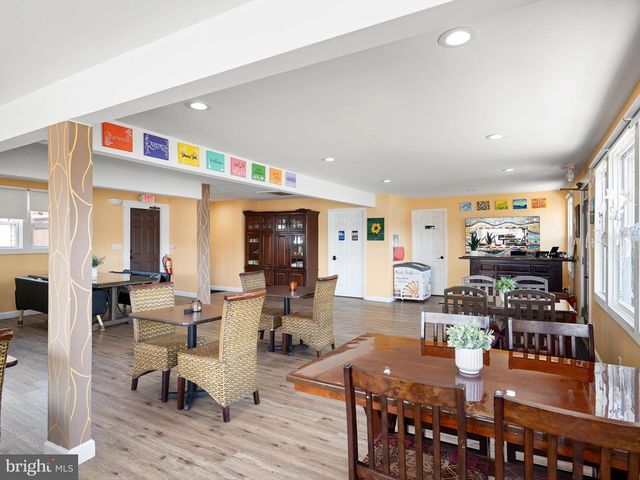 484 N DUPONT HWY, Dover, DE 19901