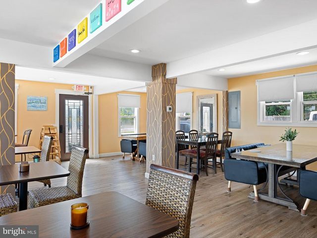 484 N DUPONT HWY, Dover, DE 19901