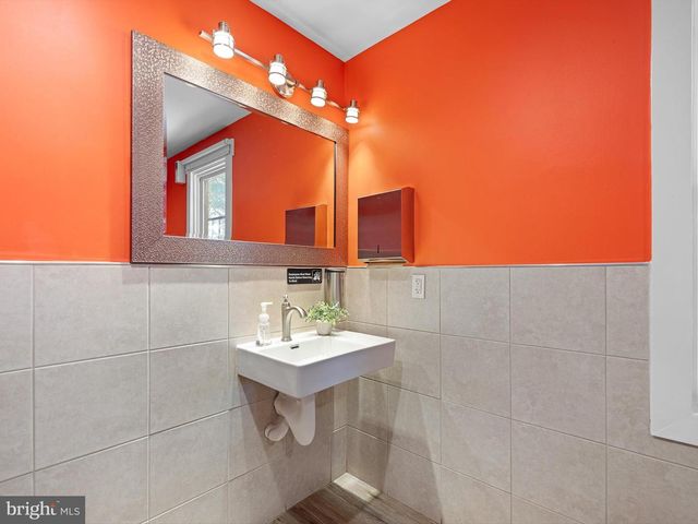 484 N DUPONT HWY, Dover, DE 19901