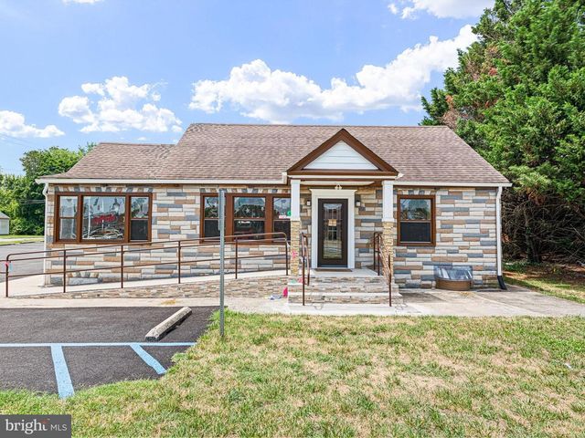 484 N DUPONT HWY, Dover, DE 19901