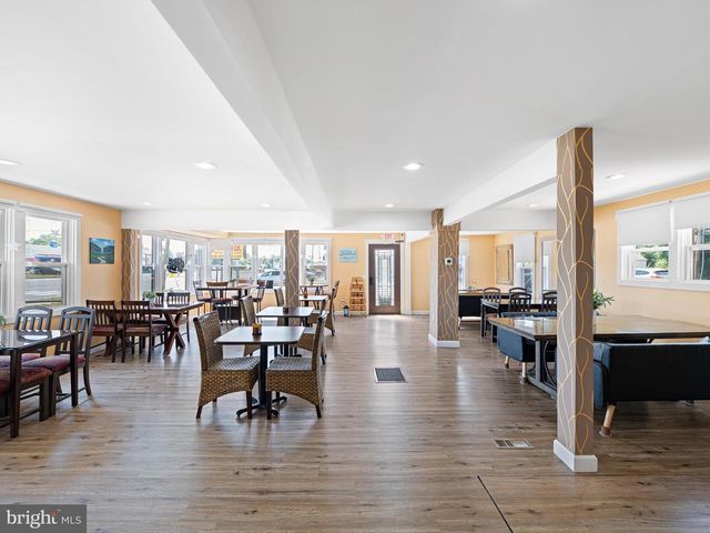 484 N DUPONT HWY, Dover, DE 19901