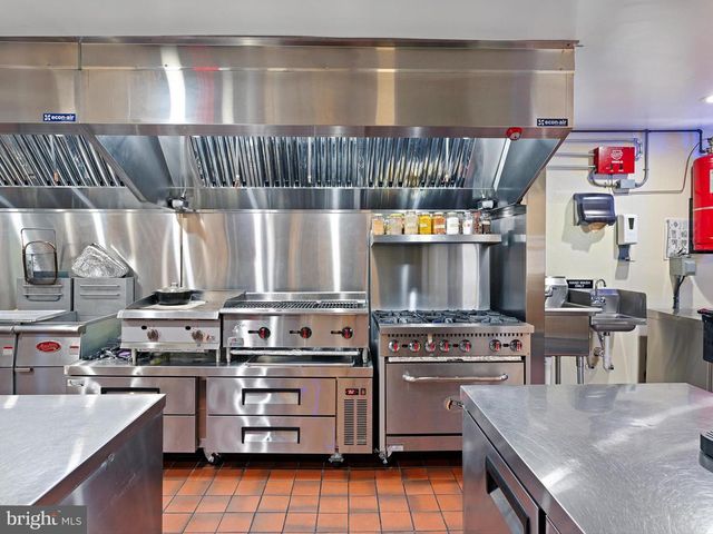 484 N DUPONT HWY, Dover, DE 19901