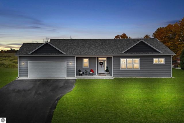 1546 Oban Way, Traverse City, MI 49696