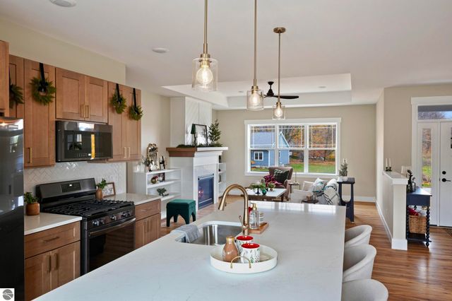 1546 Oban Way, Traverse City, MI 49696