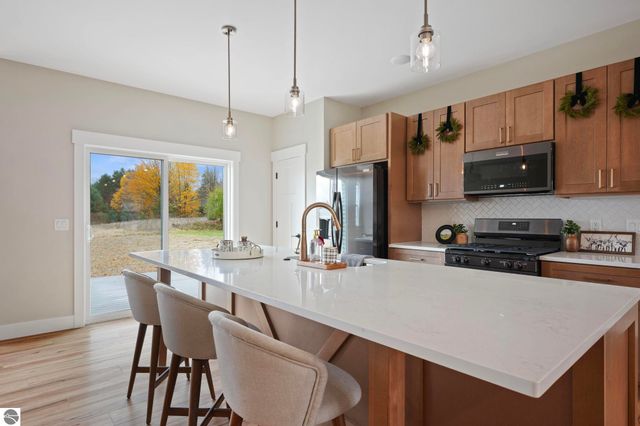 1546 Oban Way, Traverse City, MI 49696