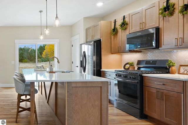 1546 Oban Way, Traverse City, MI 49696