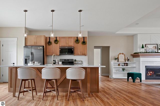 1546 Oban Way, Traverse City, MI 49696