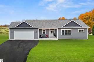 1546 Oban Way, Traverse City, MI 49696