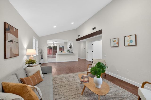 1373 grendel way, Sacramento, CA 95833