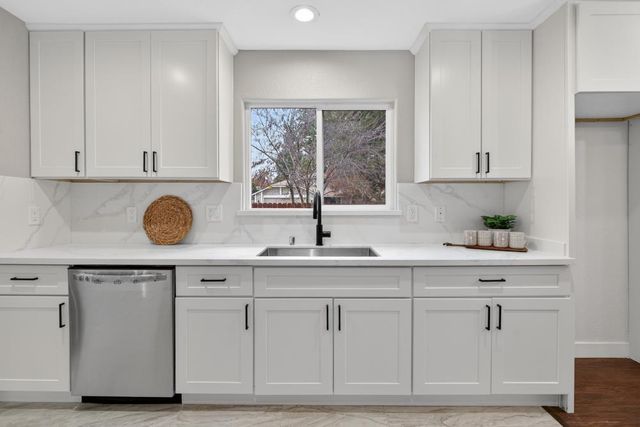 1373 grendel way, Sacramento, CA 95833