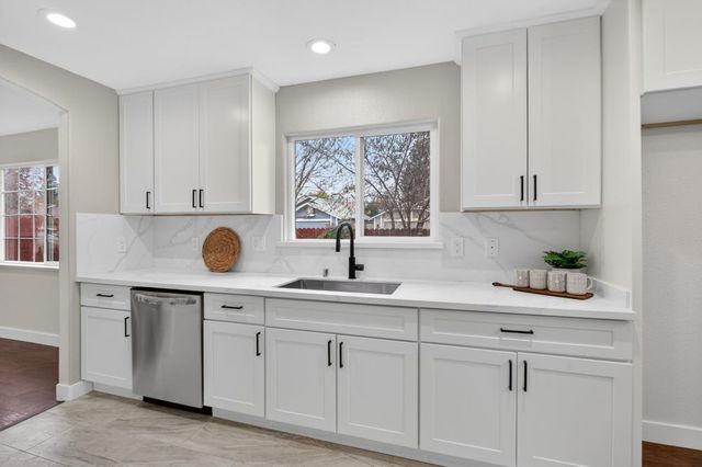 1373 grendel way, Sacramento, CA 95833