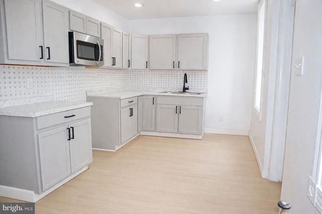 250 E COLLEGE AVE, York, PA 17403