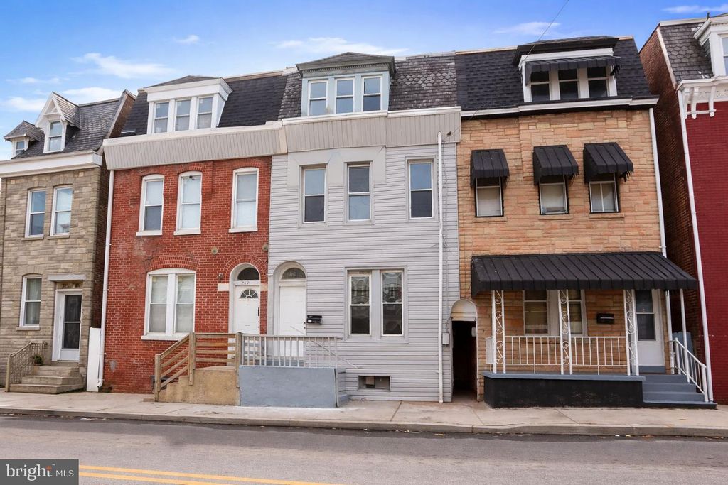 250 E COLLEGE AVE, York, PA 17403