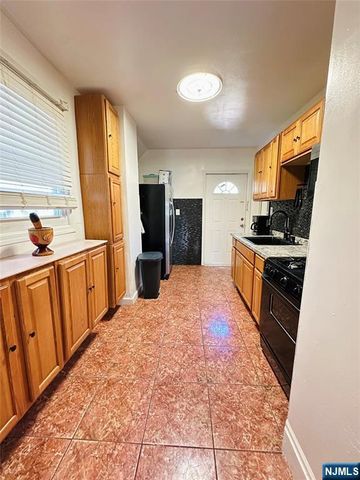341 18th Street, Newark, NJ 07103