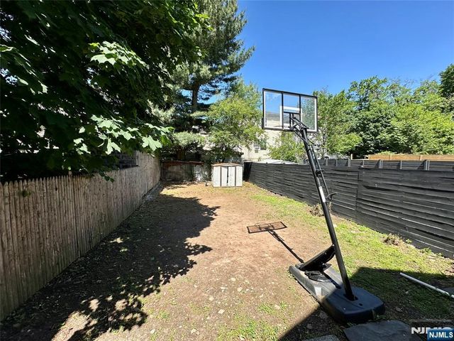341 18th Street, Newark, NJ 07103